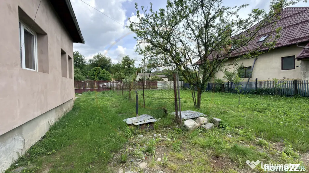 Casa in Leresti, la strada principala, cu rau in spate | ter