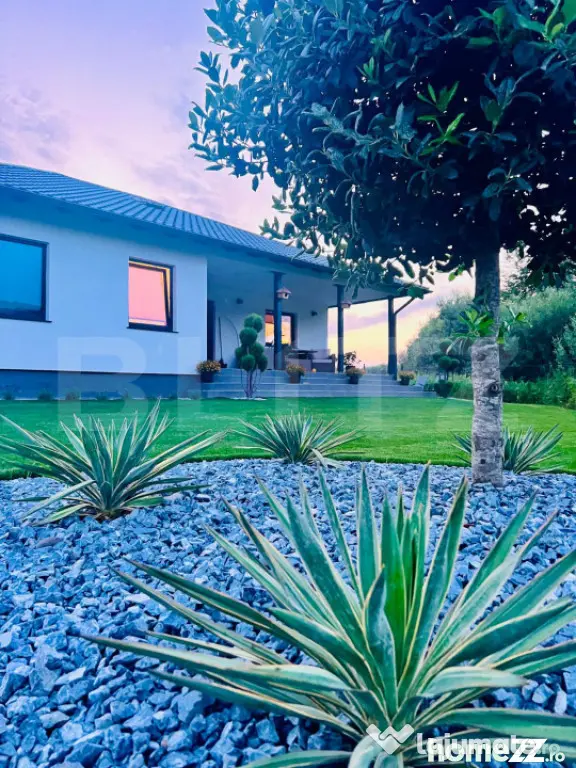 Casa moderna, suprafata utila 145 mp, 5 ari teren, zona Lapt - Suceava (Suceava)