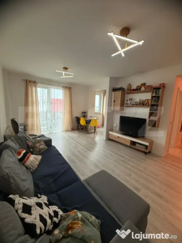 Apartament 2 camere, 68 mp, etaj intermediar, zona Primagra