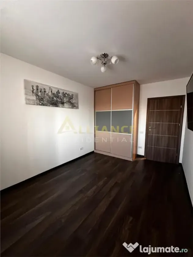 3 camere decomandat | 2 bai | Parcare cadastrat#259; | Metal