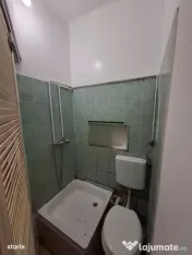 Garsoniera Tractorul renovata,etajul 2,40300 Euro 