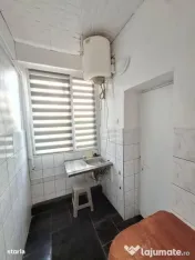 Garsoniera Tractorul renovata,etajul 2,40300 Euro 