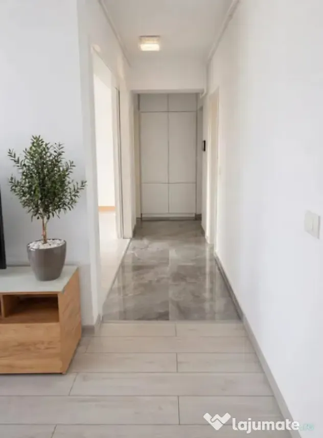 Apartament 2 camere, decomandat - zona Tractorul