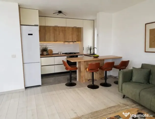 Apartament 2 camere, decomandat - zona Tractorul