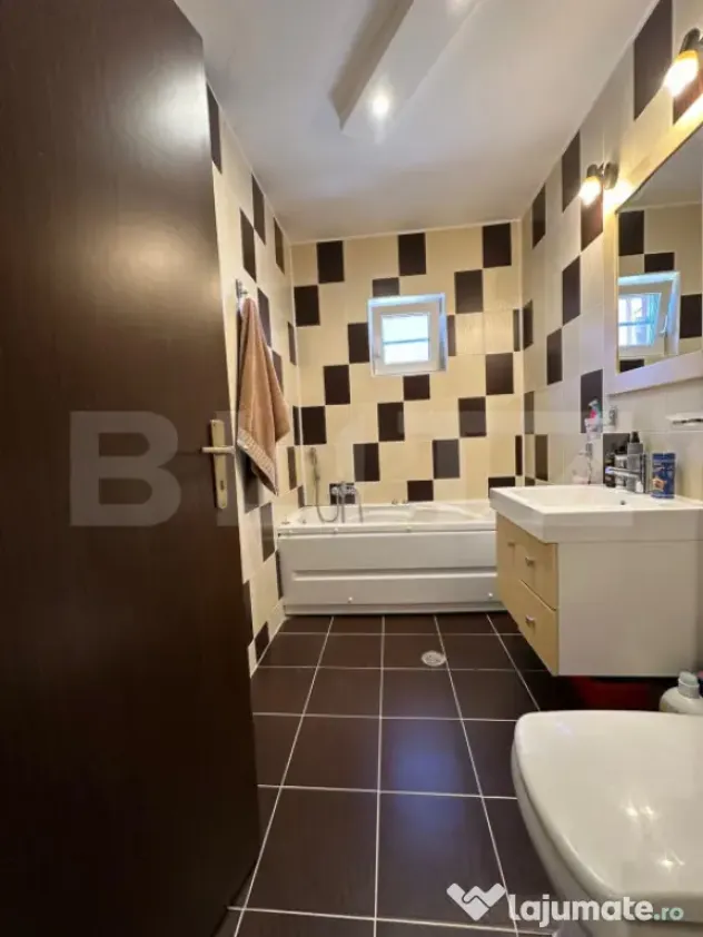 Apartament 2 camere, decomandat, 50 mp, AC, parcare, zona Er