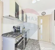 Apartament 4 camere de vanzare – complet renovat, mobil... 
