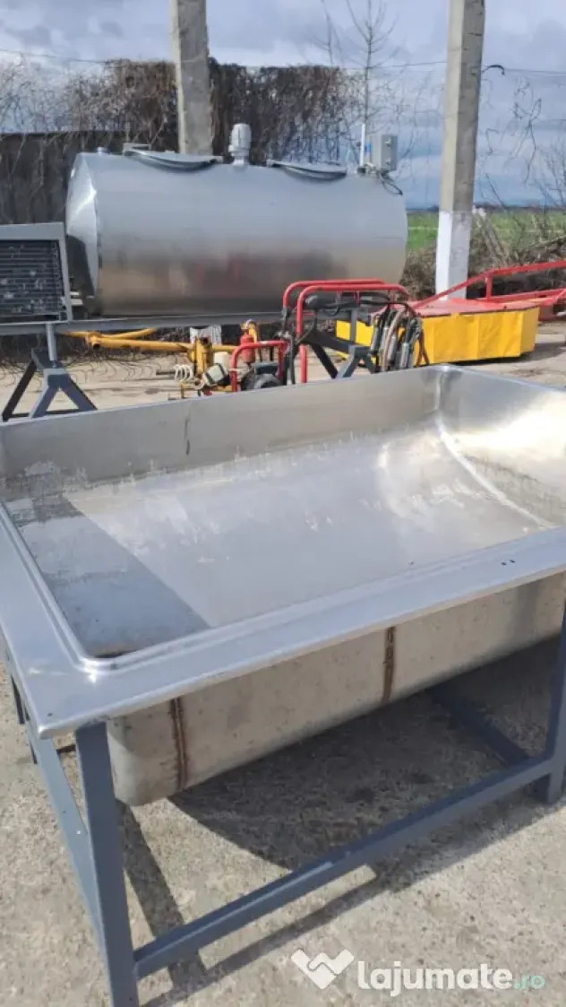 Cuva inox industrială 250 x 200 x 68 cm – aprox. 3400 Litri – cu suport metalic