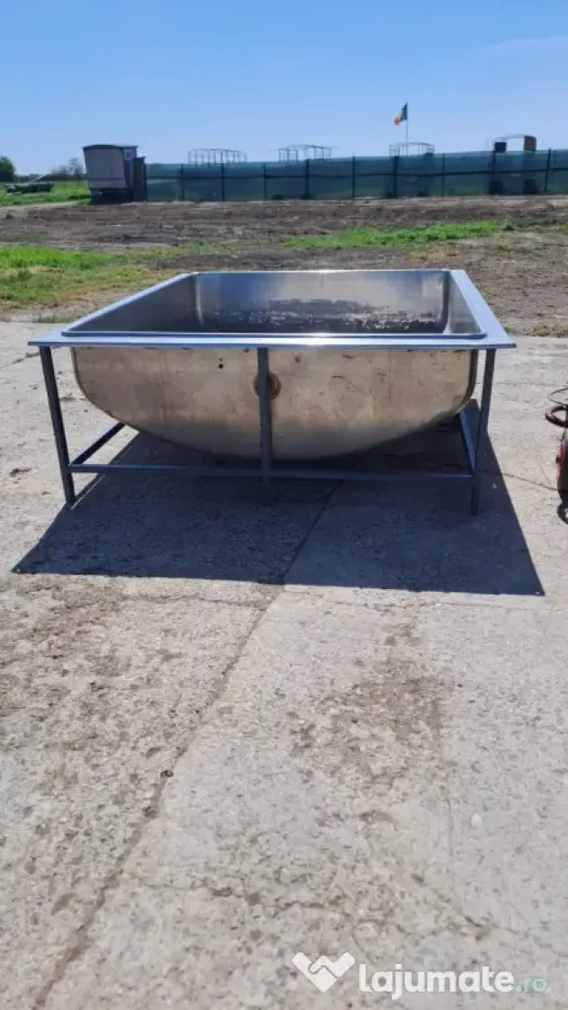 Cuva inox industrială 250 x 200 x 68 cm – aprox. 3400 Litri – cu suport metalic