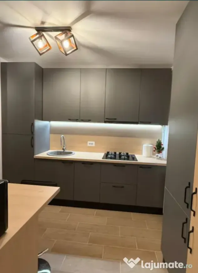 Apartament 2 camere amenajat, open space - zona Tractorul