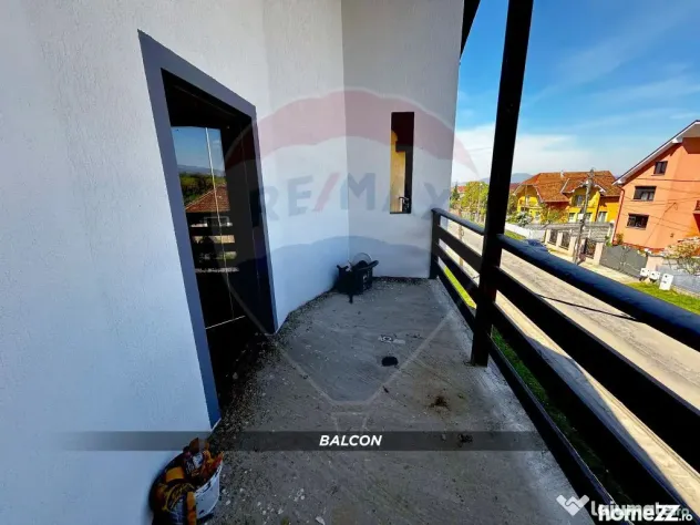 DE VANZARE: Casa spațioasă cu teren si foișor - Negre?...