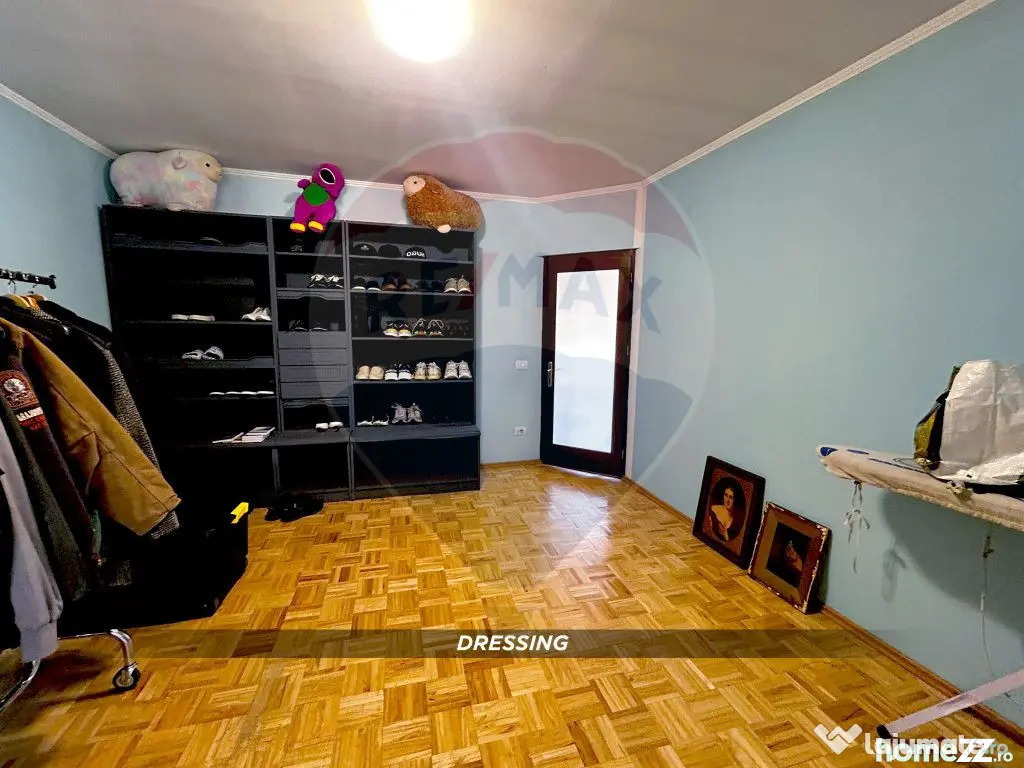 DE VANZARE: Casa spațioasă cu teren si foișor - Negre?...