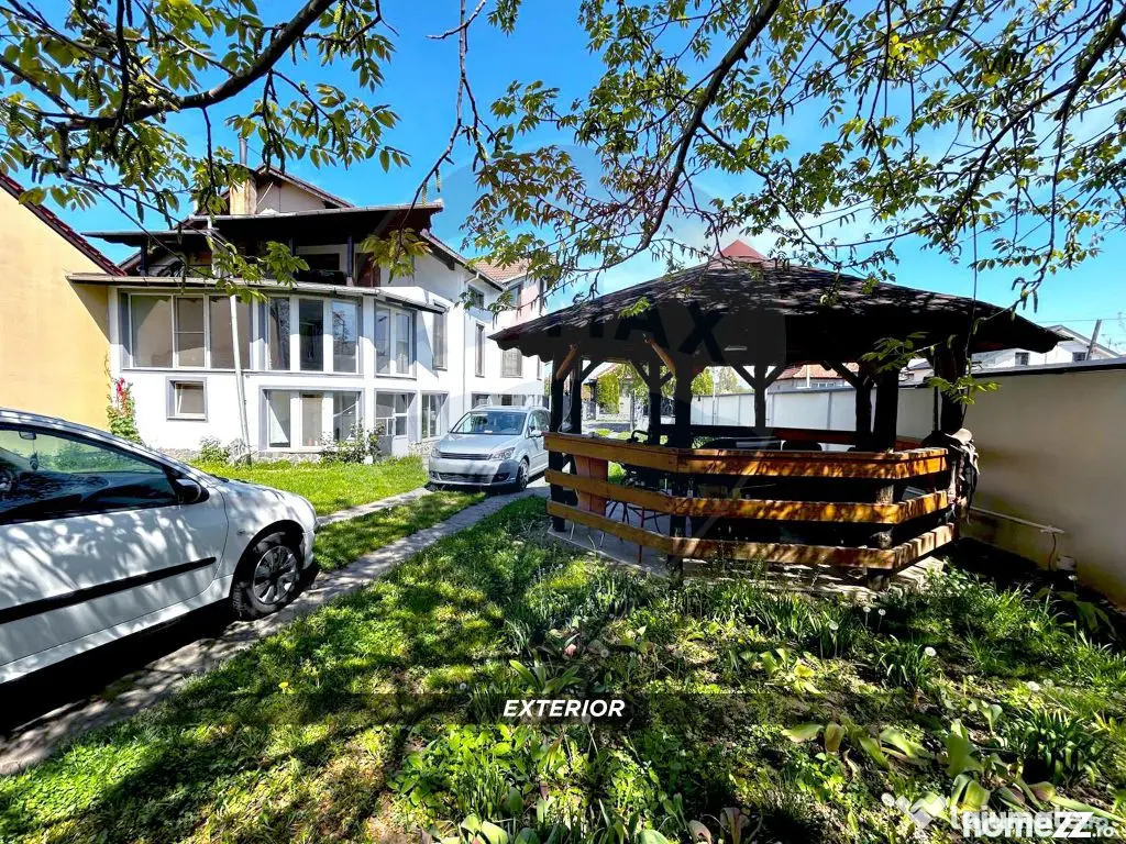 DE VANZARE: Casa spațioasă cu teren si foișor - Negre?...