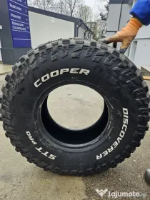 Vând anvelope Discoverer STT pro