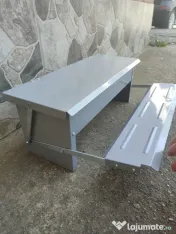 Hrănitoare de păsări cu pedală 