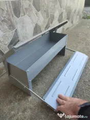 Hrănitoare de păsări cu pedală 