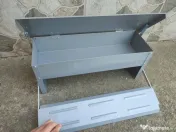 Hrănitoare de păsări cu pedală 