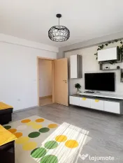 Apartament 3 camere | 2 bai | parcare - zona Tractorul 