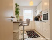 Apartament 3 camere | 2 bai | parcare - zona Tractorul 