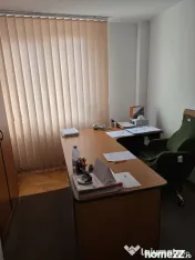Apartament 4 camere, poziție excelenta 
