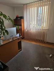 Apartament 4 camere, poziție excelenta 