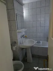 Apartament 4 camere, poziție excelenta 