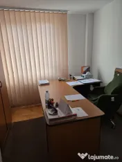 Apartament 4 camere, poziție excelenta 