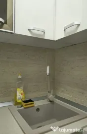 Garsonieră de închiriat – ideală pentru birou/cabine... 