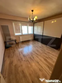Apartament 4 camere, decomandat, etaj intermediar, parcare,