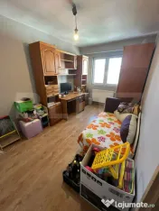 Apartament 4 camere decomandat, etaj intermediar, parcare, M 