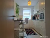 Apartament de 3 camere zona TRACTORUL, 