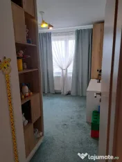 Apartament de 3 camere zona TRACTORUL, 