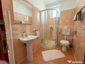 Afacere la cheie: Pensiune 3 stele, 60 locuri cazare si rest 