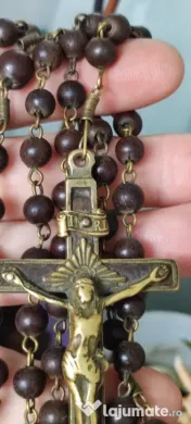 Rozariu Vechi din Lemn și Crucifix Alamă 