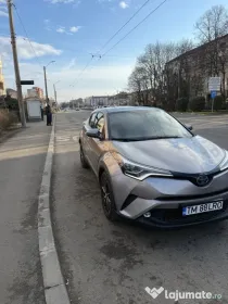 Vând Toyota C-HR Hybrid