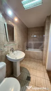 Casă spațioasă cu potențial rezidențial și comercial ? 