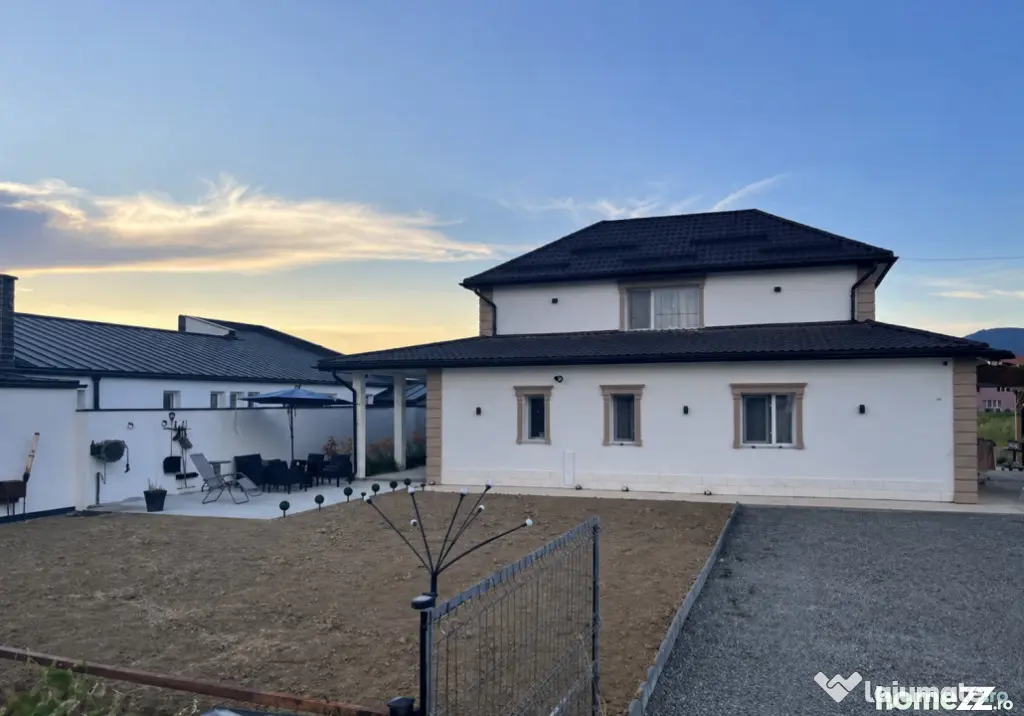 Casă modernă P+1, 145 mp utili, 4 dormitoare, complet mobi - Mocira (Maramures)