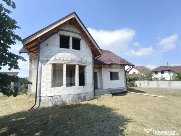 Casă la roșu 182 mp utili – 4 dormitoare + teren 438 mp, - Alba Iulia (Alba)