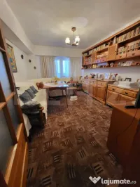 Apartament cu 3 camere, 73 mp, zona centrala 