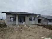Casa frumoasa cu 3 camere in Ciurbesti 