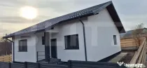 Casa frumoasa cu 3 camere in Ciurbesti