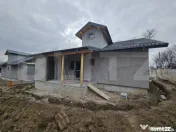 Casa frumoasa cu 3 camere in Ciurbesti 