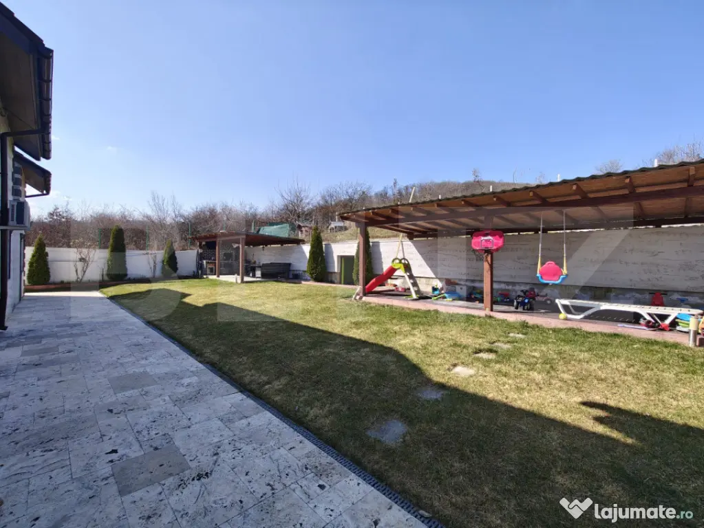 Casă de vânzare cu priveliste superba – proprietate idea