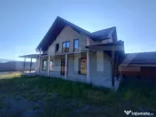 Casa 5 camere,2 nivele,150 mp,1500 mp de teren,zona Dealu Je 