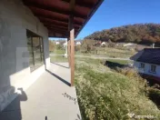 Casa 5 camere,2 nivele,150 mp,1500 mp de teren,zona Dealu Je 