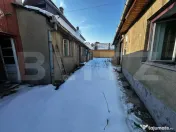 Teren 471 mp cu construcție demolabilă – ideal spații c 