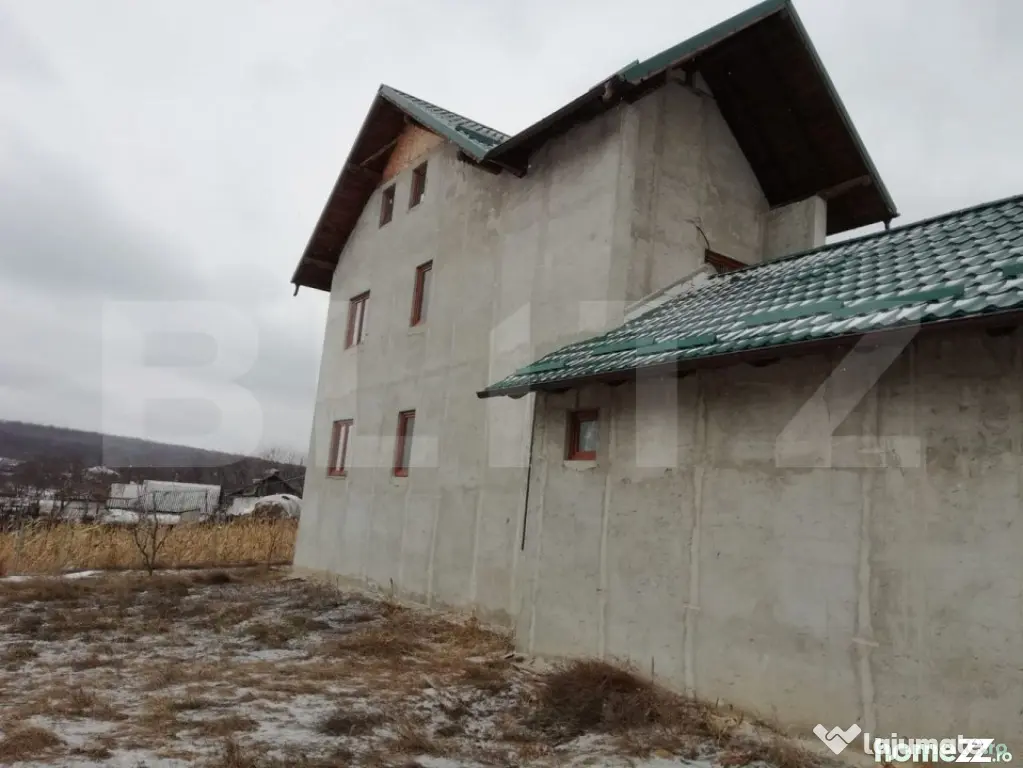 Casa Liteni, Dolhasca, 2500 mp teren, 180 mp utili, 5 camere - Suceava (Suceava)