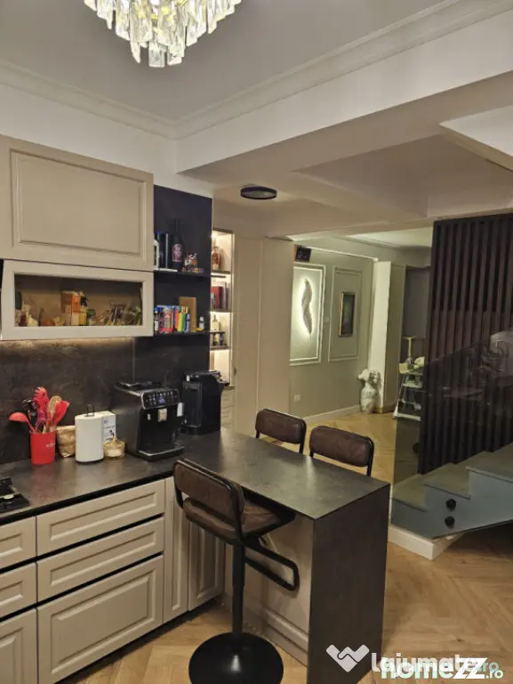 Apartament lux 3 camere decomandat pe 2 etaje,, zona Rezide - Craiova (Dolj)