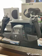 Vând pachet Xbox series S plus simulator de zbor VELOCITYONE. 