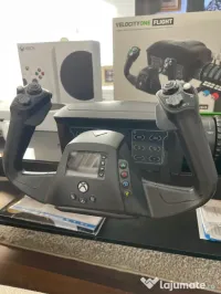 Vând pachet Xbox series S plus simulator de zbor VELOCITYONE. 