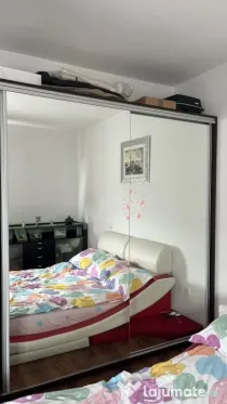 Vând dulap pentru dormitor